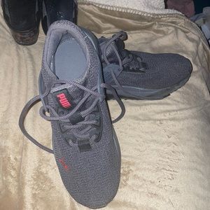 Puma mens tennis shoes. Excellent gently used condition. Worn 5 times.